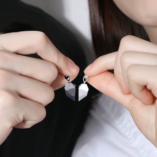 Heart Magnetic Couple Necklace - Close up