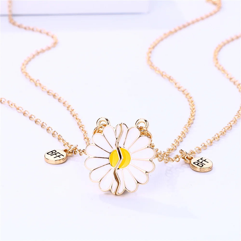 Daisy Flower Besties Necklace